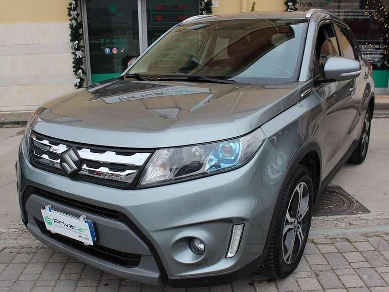 Grigio Usata 2015 Suzuki Vitara SUV | 10.300 € (Cara) - Immagine 1/4