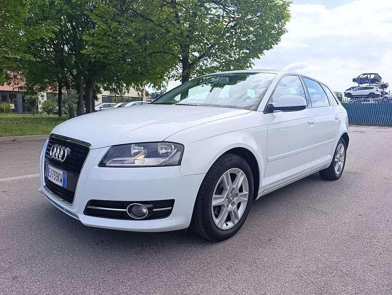 Usata Audi A3 Sportback Attraction 105 CV (77 kW) 2011 Bianco Utilitaria