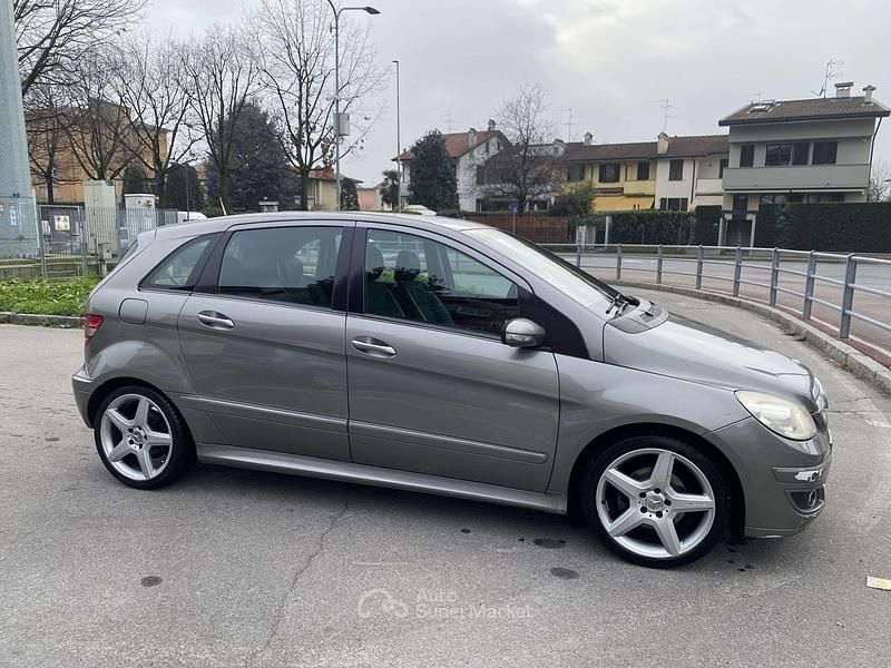 Usata Mercedes B180 Chrome 109 CV (80 kW) 2008 Grigio Monovolume
