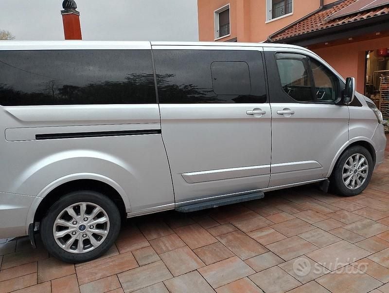 Usata Ford Tourneo Titanium 170 CV (125 kW) 2018 Monovolume