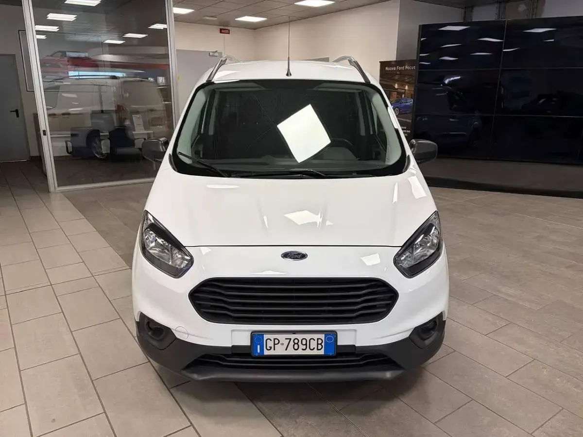 Usata Ford Transit 99 CV (72 kW) 2023 Frozen white Furgone