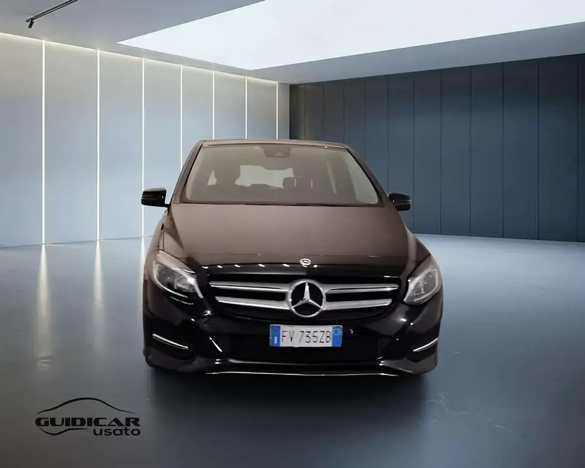 Usata Mercedes B200 136 CV (100 kW) 2019 Nero Utilitaria
