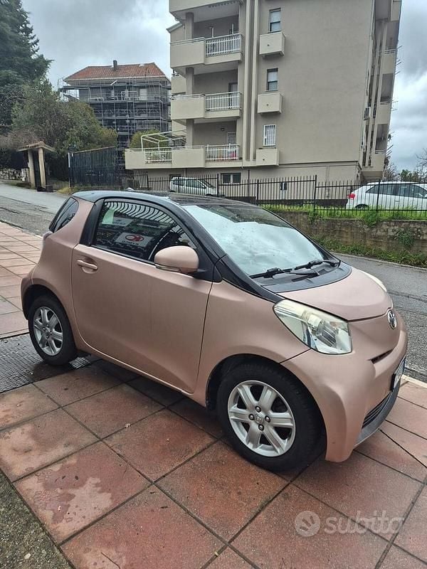 Usata Toyota iQ 68 CV (50 kW) 2012 Rosso Utilitaria