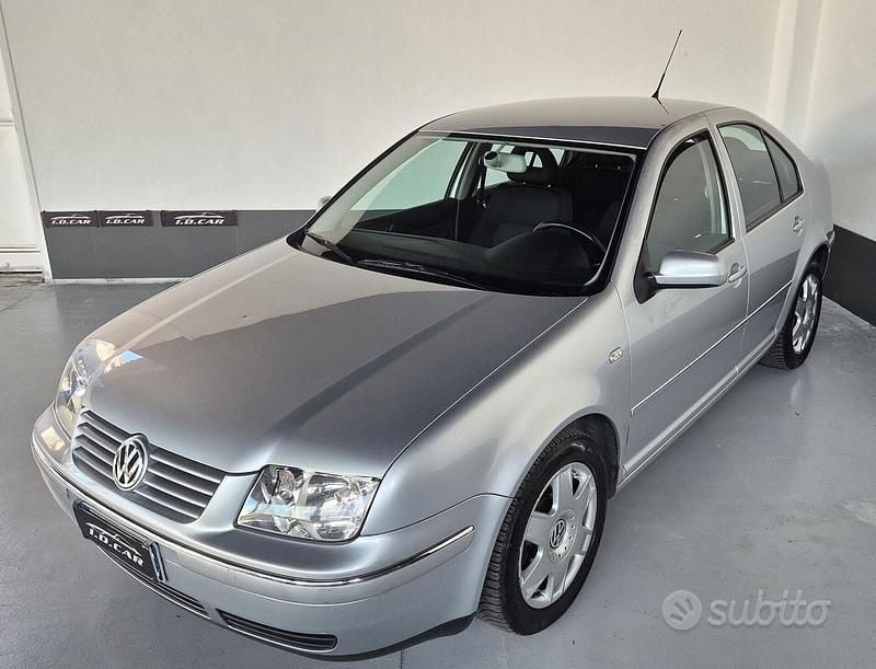 Usata VW Bora Highline 105 CV (77 kW) 2000 Grigio Berlina