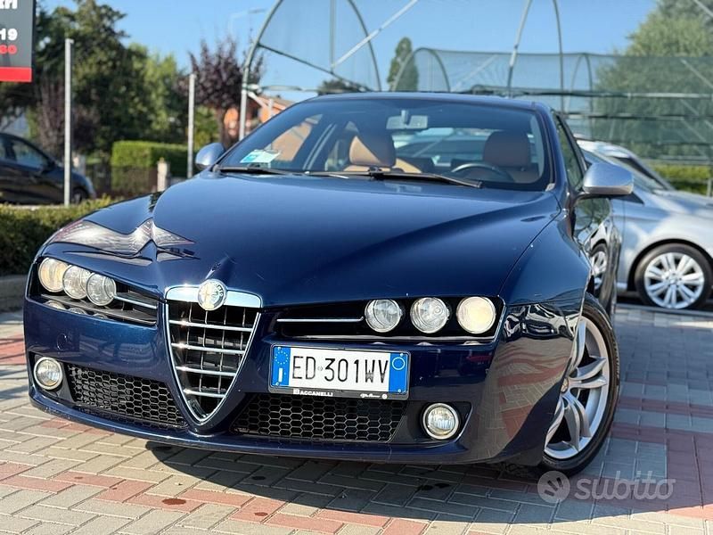 Blu Usata 2011 Alfa Romeo 159 Super Tre volumi | 3990 € (Buon prezzo) - Immagine 1/4