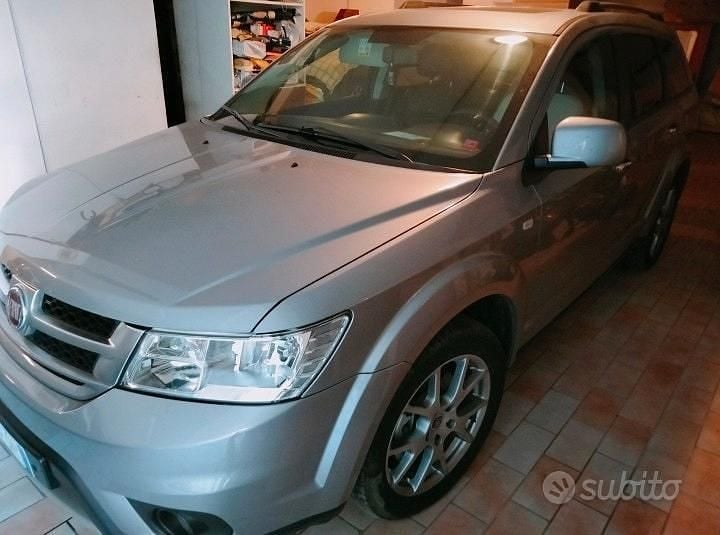 Grigio Usata 2016 Fiat Freemont SUV | 6900 € (Ottimo prezzo) - Immagine 1/4