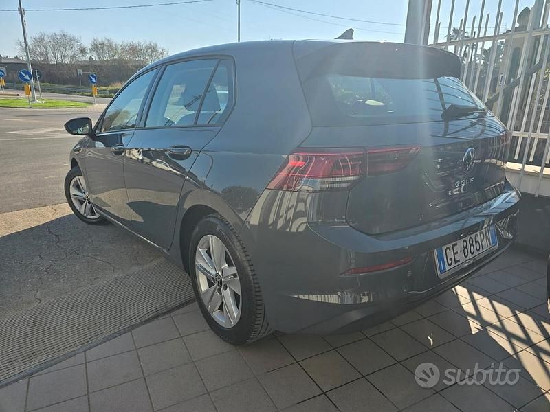 Usata VW Golf VII Life 116 CV (85 kW) 2021 Grigio Utilitaria
