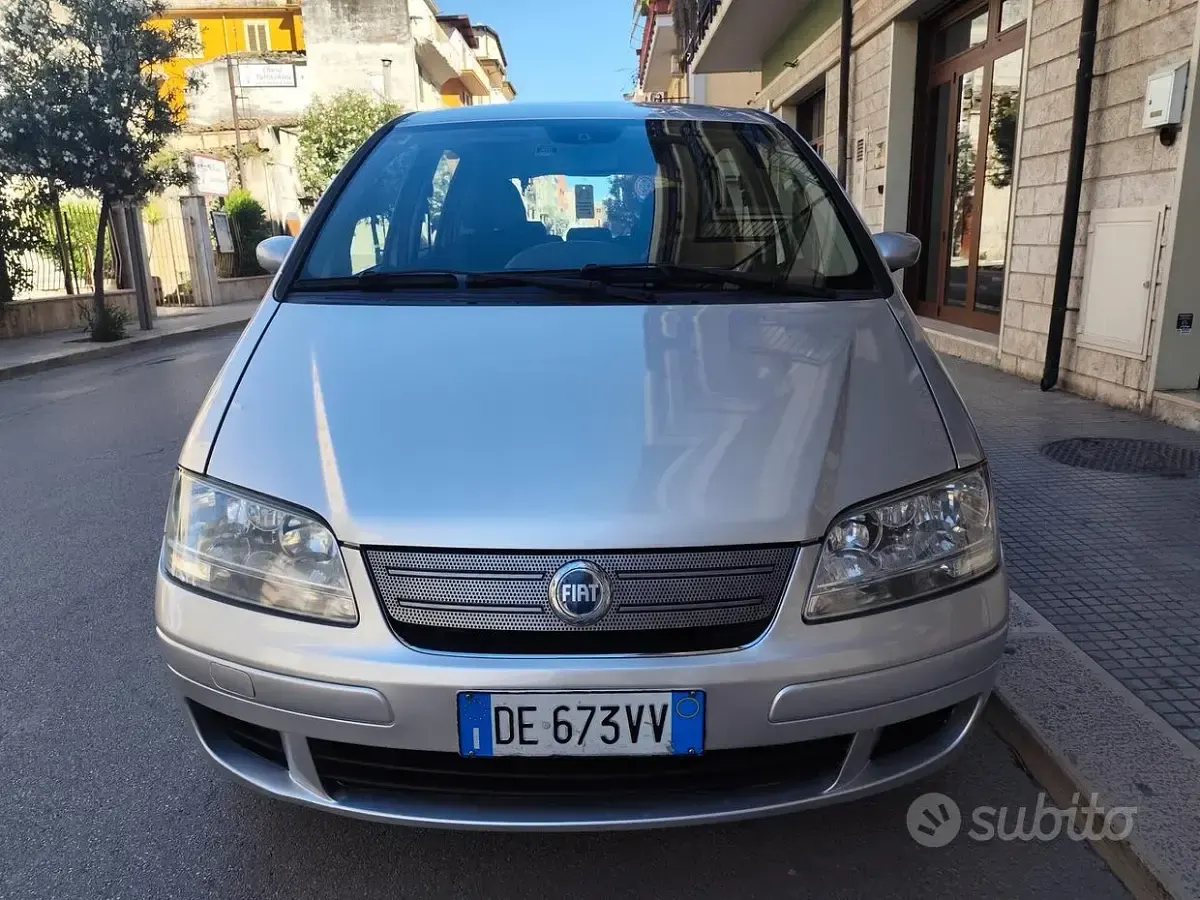 Usata Fiat Idea Emotion 69 CV (50 kW) 2006 Grigio Monovolume
