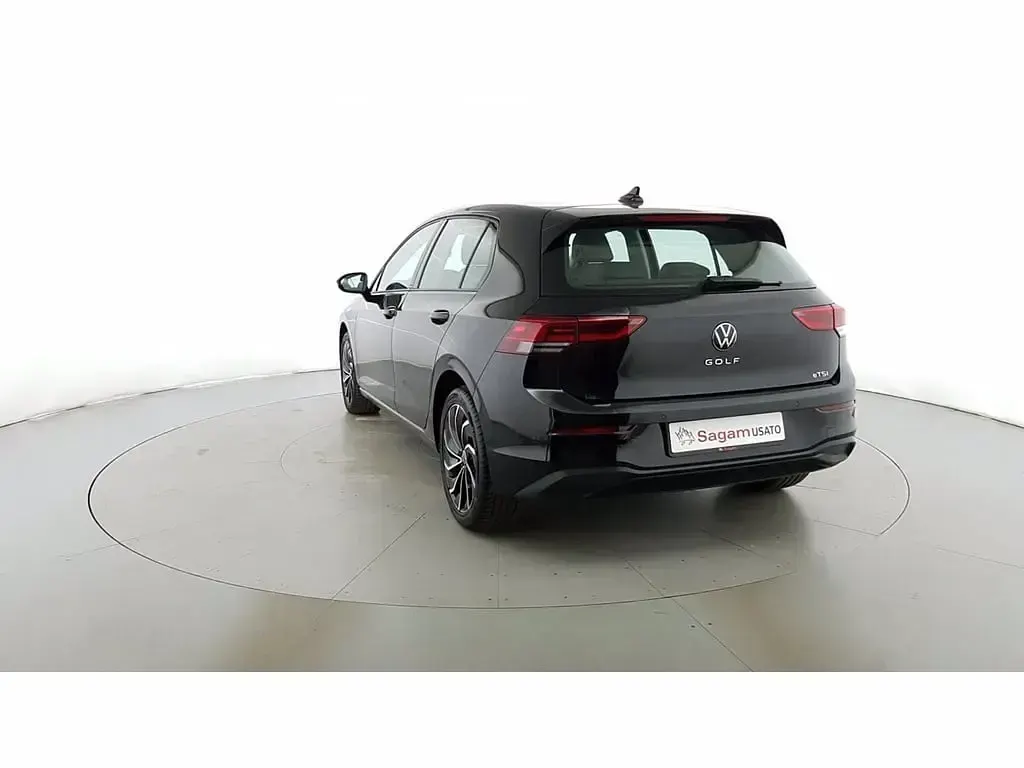 Usata VW Golf VIII Life 110 CV (80 kW) 2022 Nero deep effetto perlato
