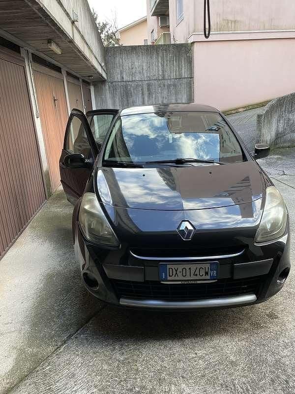 Usata Renault Clio III Dynamique 75 CV (55 kW) 2009 Nero Berlina