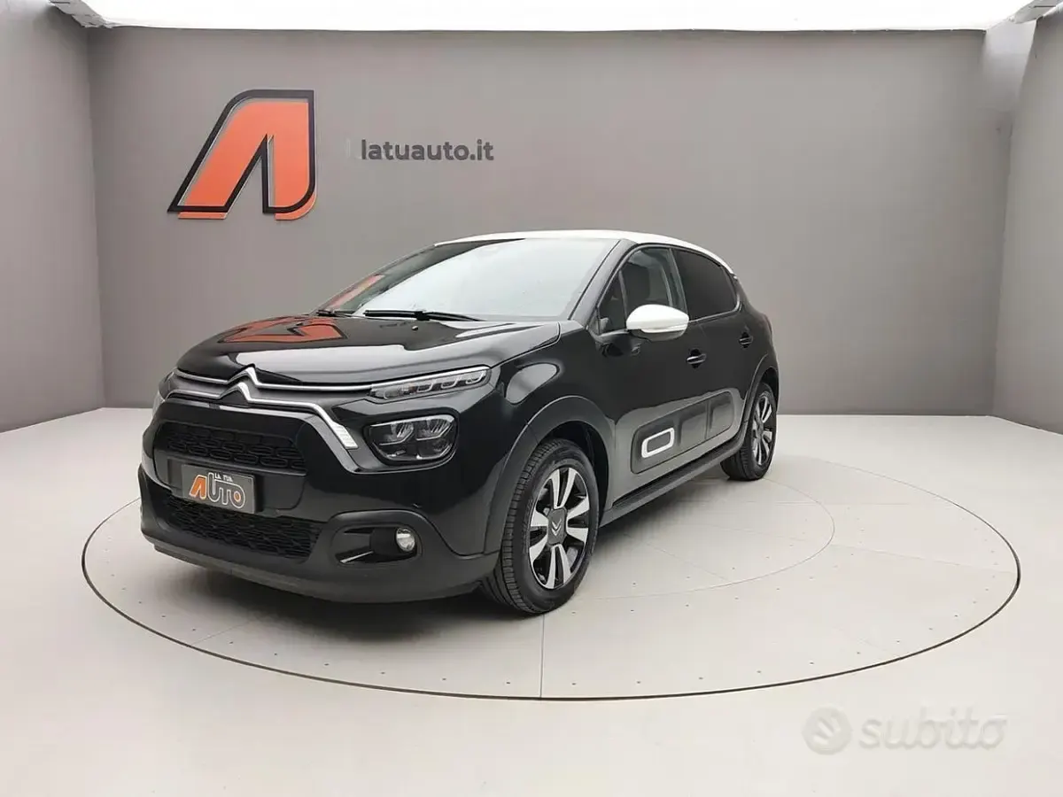 Usata Citroën C3 Shine 102 CV (75 kW) 2023 Night black / tetto opal white Utilitaria