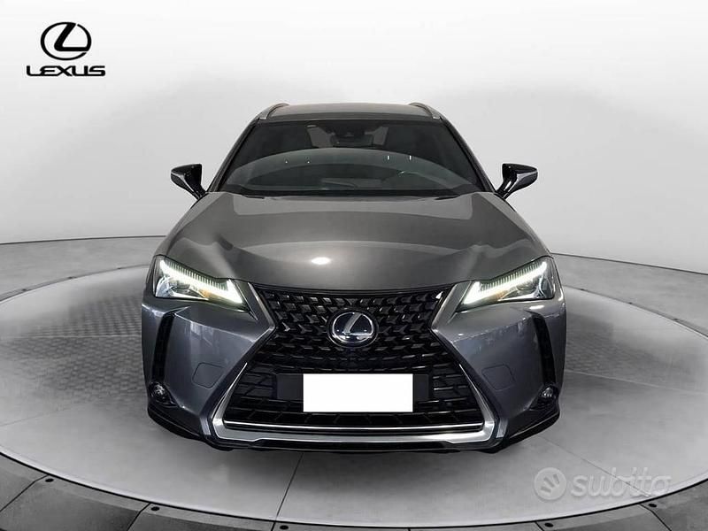 Usata Lexus UX 250h Executive Line 184 CV (135 kW) 2019 Argento SUV