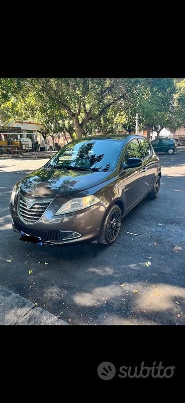 Usata Lancia Ypsilon 60 CV (44 kW) 2013 Marrone Utilitaria