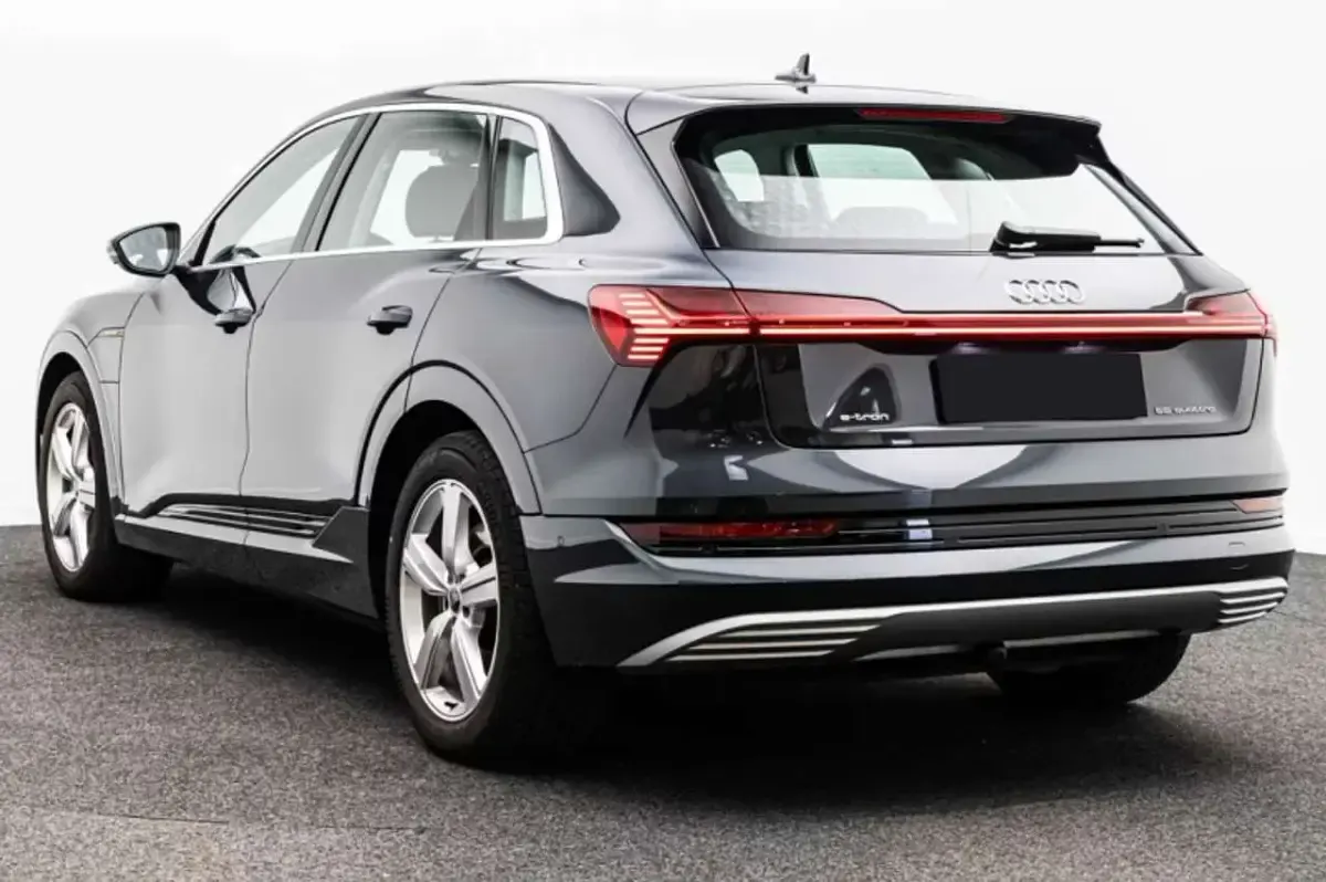 Usata Audi e-tron Business 158 kW (215 CV) 2023 Grigio SUV