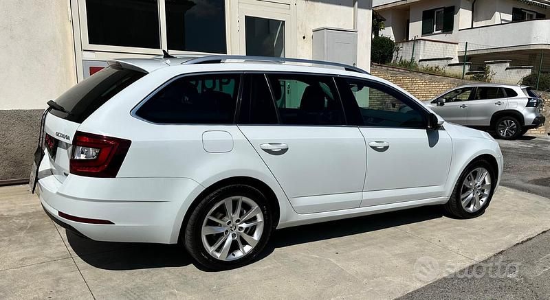 Usata Skoda Octavia G-TEC Executive 131 CV (96 kW) 2019 Bianco Station wagon