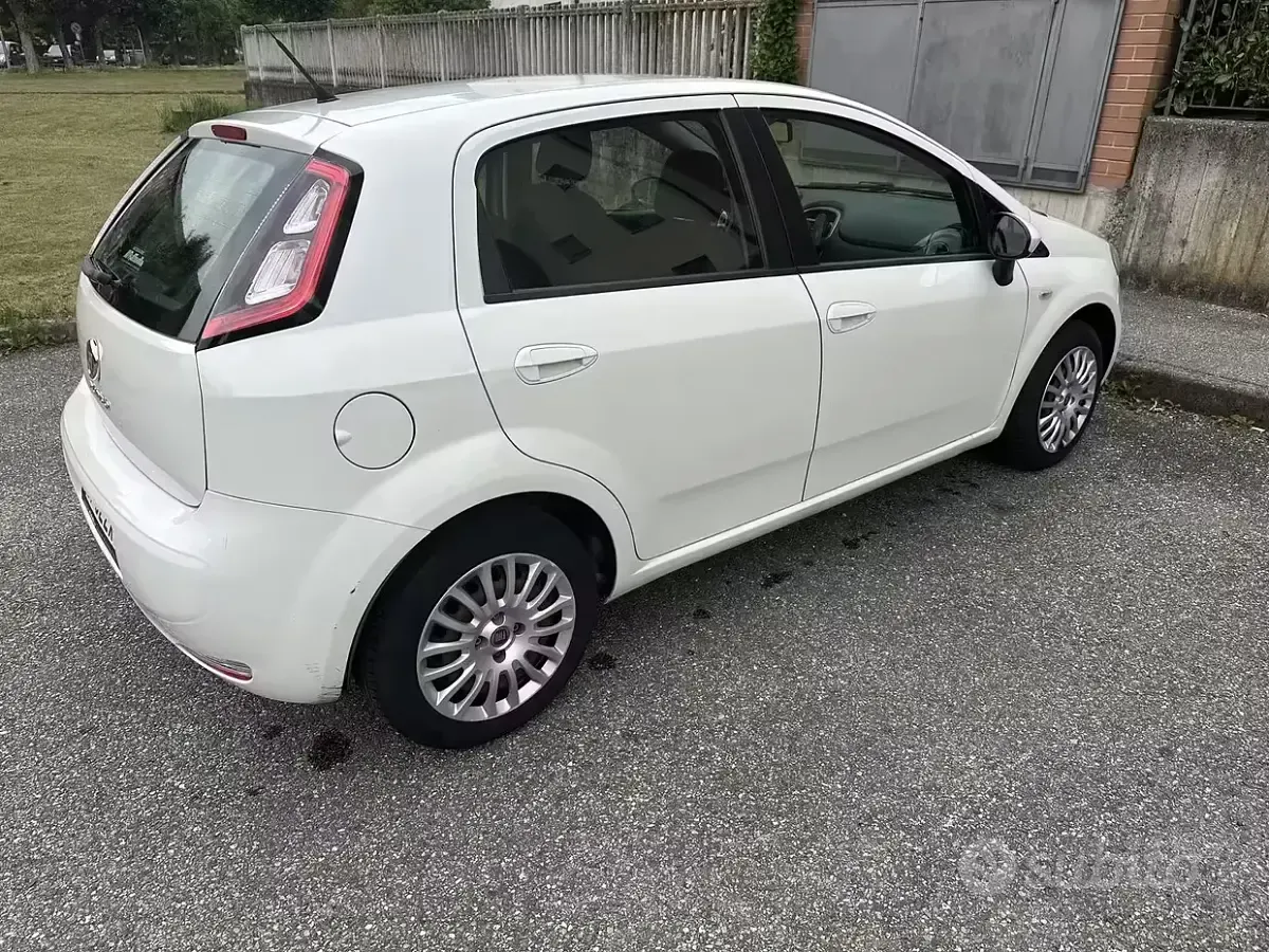 Usata Fiat Grande Punto 75 CV (55 kW) 2013 Bianco Utilitaria