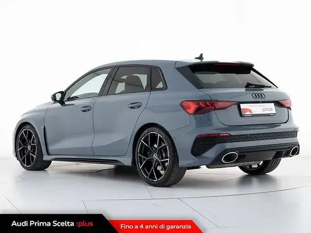 Usata Audi RS3 Sportback Comfort 400 CV (294 kW) 2023 Grigio kemora metallizzato Utilitaria