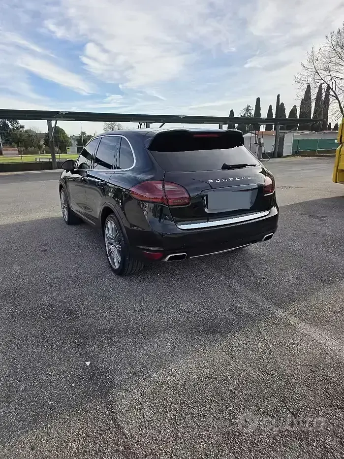 Usata Porsche Cayenne 245 CV (180 kW) 2012 Nero SUV