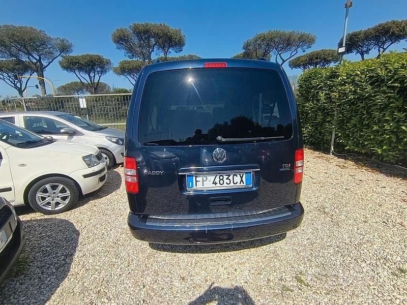 Usata VW Caddy Highline 102 CV (75 kW) 2012 Blu Monovolume