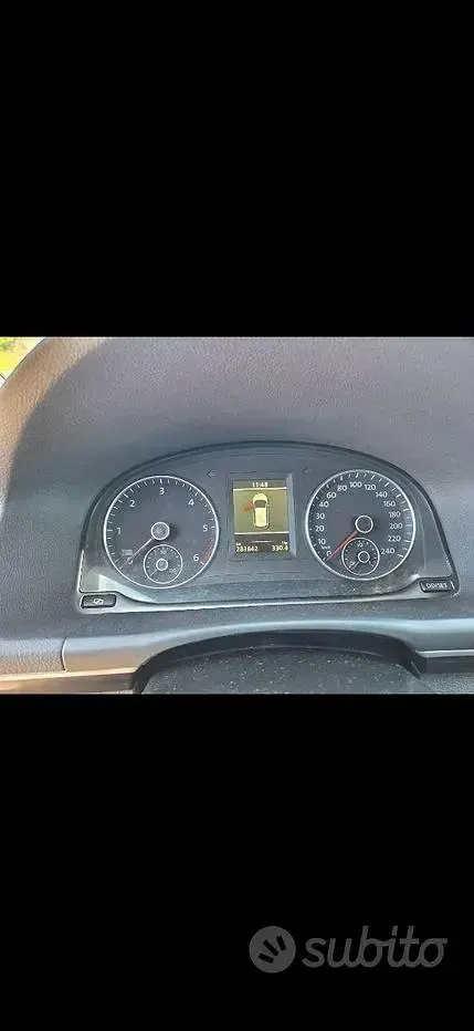 Begagnad VW Touran 140 HK (102 kW) 2011 Grå Minibuss