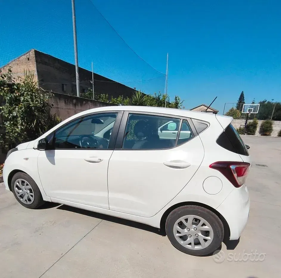 Usata Hyundai i10 69 CV (50 kW) 2017 Bianco Utilitaria