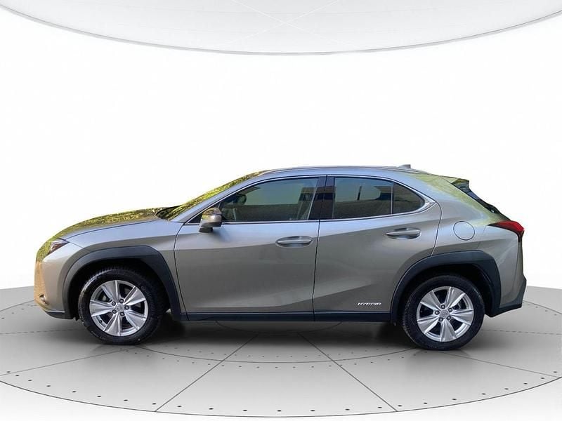 Usata Lexus UX 250h Business Edition 146 CV (107 kW) 2022 Argento SUV