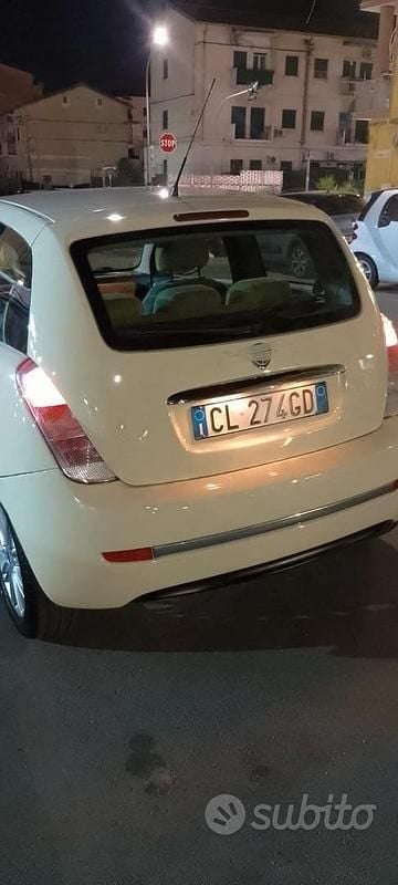 Usata Lancia Ypsilon 75 CV (55 kW) 2004 Giallo Utilitaria