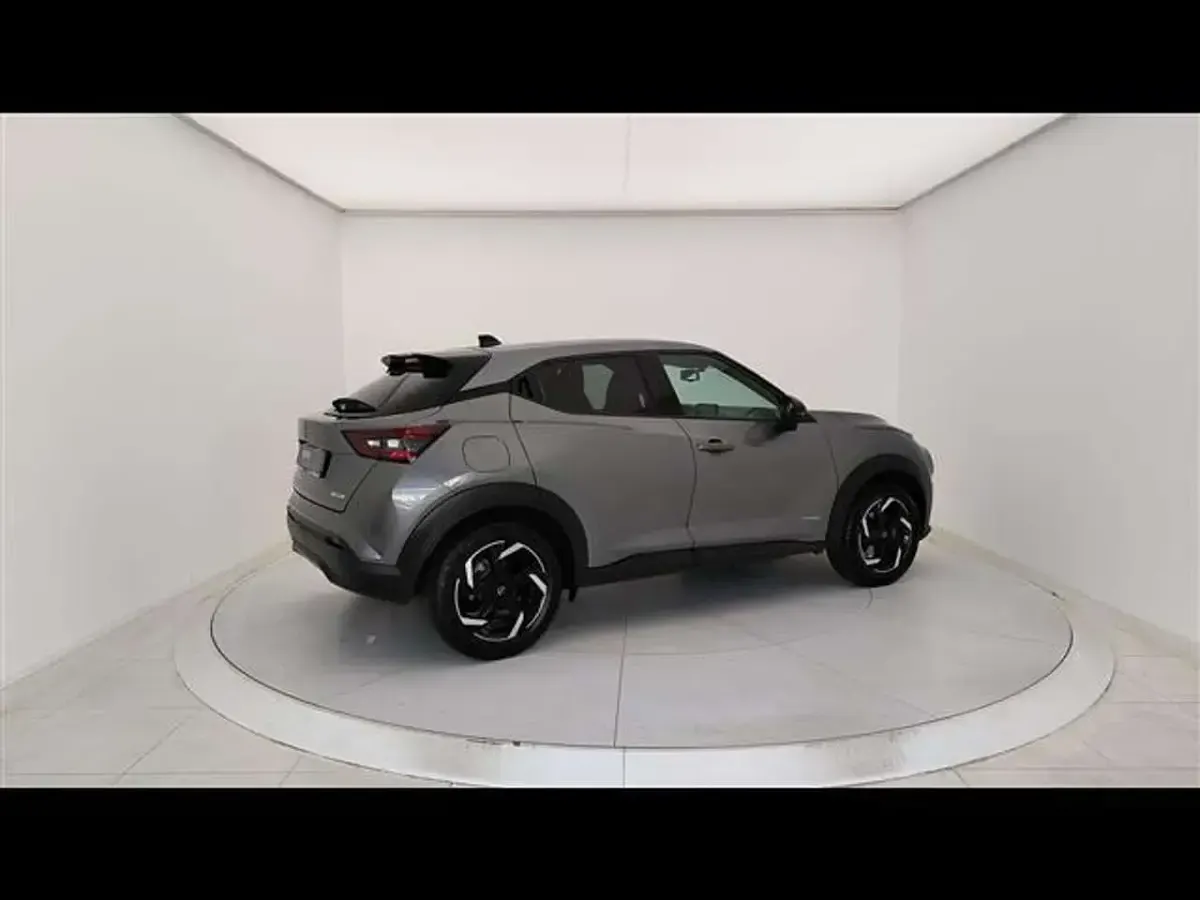 Usata Nissan Juke N-Connecta 143 CV (105 kW) 2023 Grigio scuro SUV