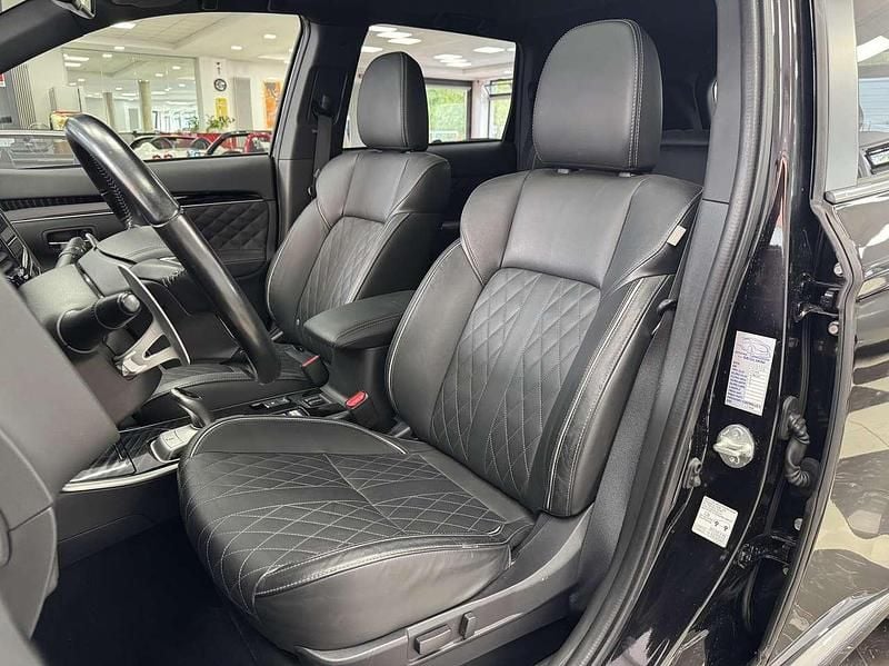 Usata Mitsubishi Outlander P-HEV Instyle 135 CV (99 kW) 2019 Nero SUV