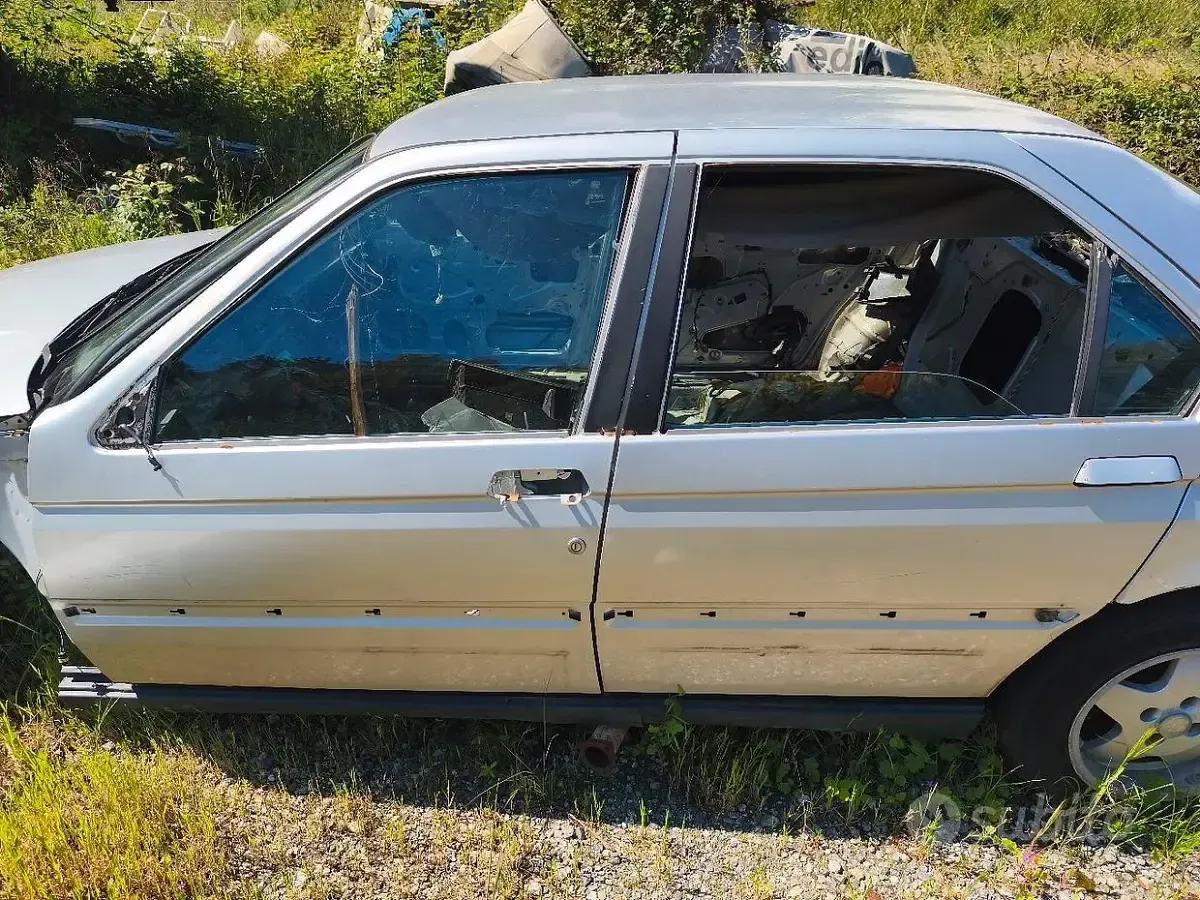 Usata Alfa Romeo 164 144 CV (105 kW) 1996 Grigio Berlina