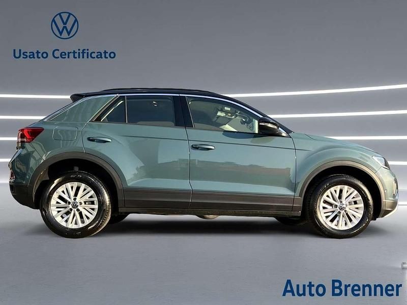 Usata VW T-Roc Life 116 CV (85 kW) 2024 Petroleum blue metallizzato ne SUV