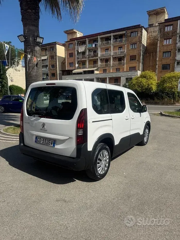 Usata Peugeot Rifter Allure 102 CV (75 kW) 2020 Bianco Monovolume