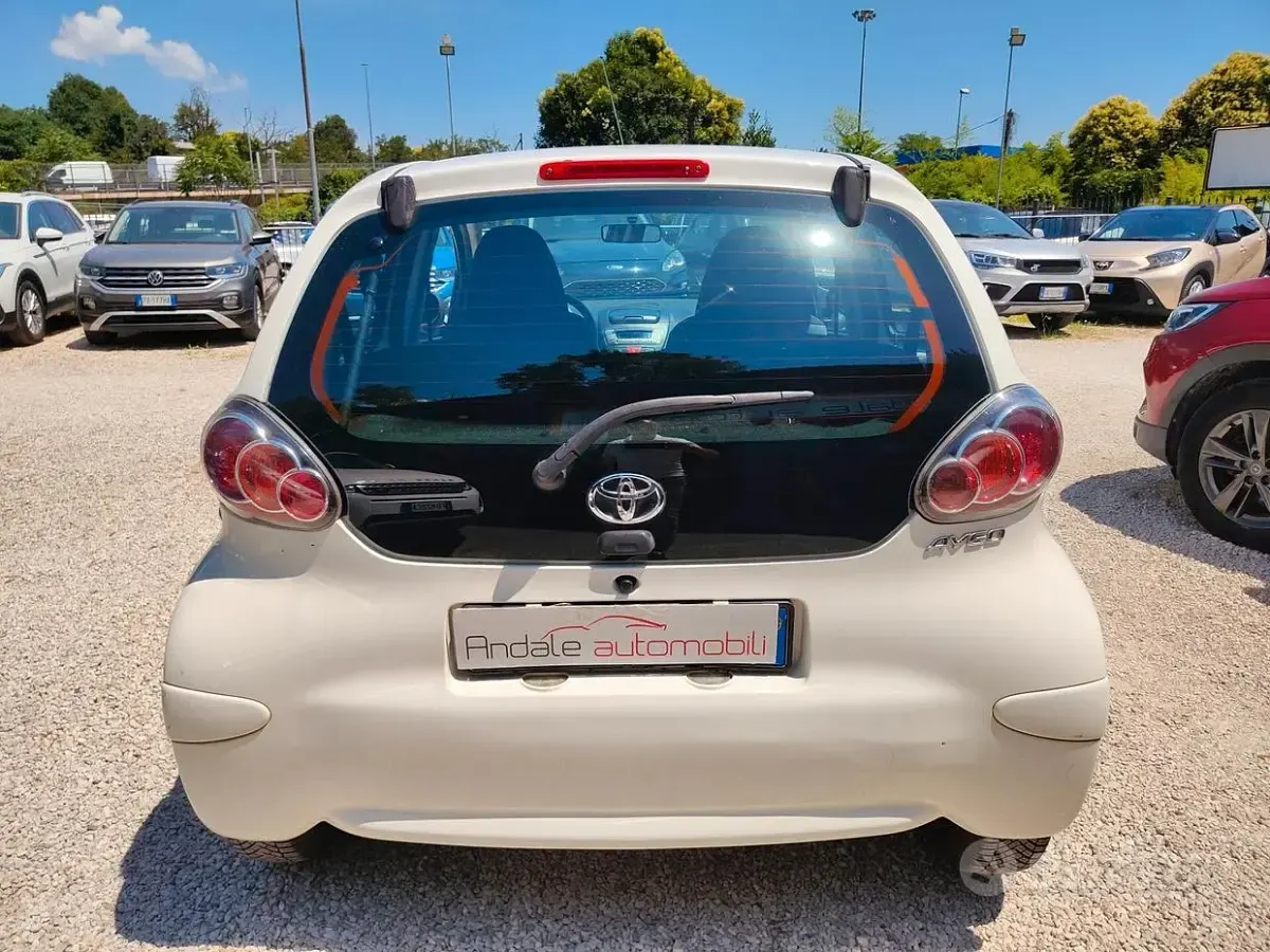 Usata Toyota Aygo 68 CV (50 kW) 2012 Bianco Utilitaria