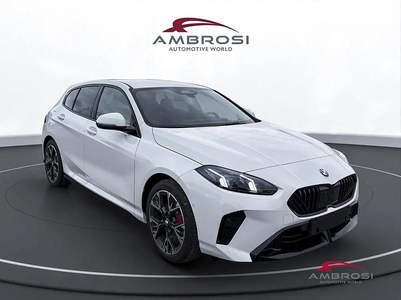Nuova BMW 118 M Sport 150 CV (110 kW) 2025 Alpin white pastello Utilitaria