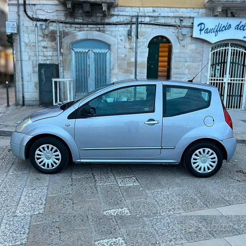 Usata Citroën C2 Exclusive 70 CV (51 kW) 2004 Grigio Utilitaria