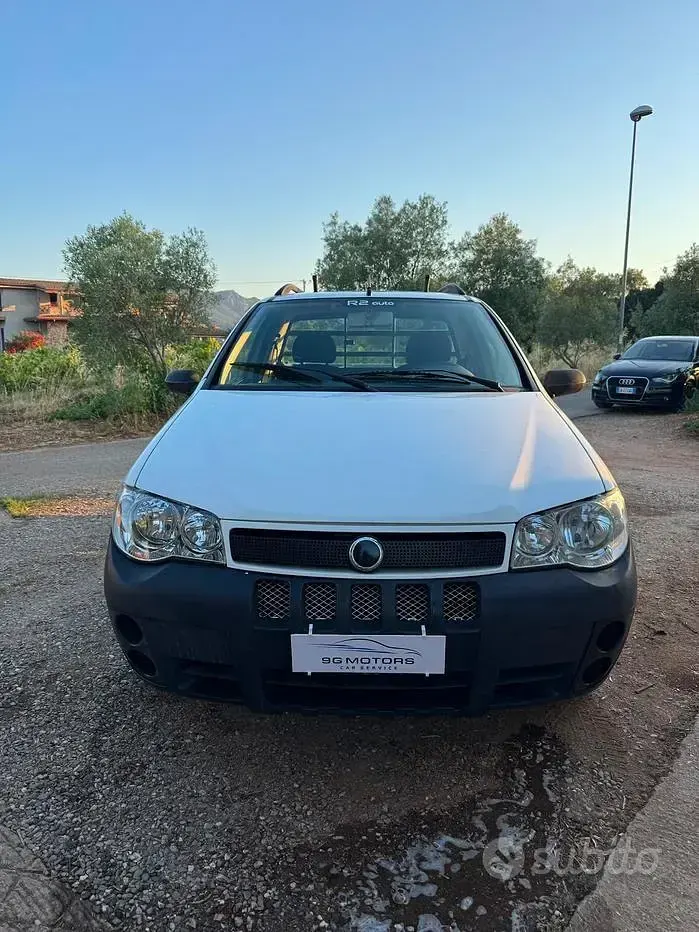 Usata Fiat Strada 84 CV (61 kW) 2007 Bianco Pick-up