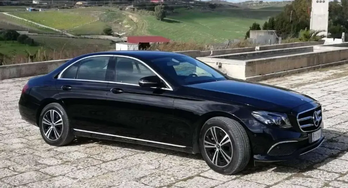 Usata Mercedes E200 Business 150 CV (110 kW) 2019 Nero Berlina