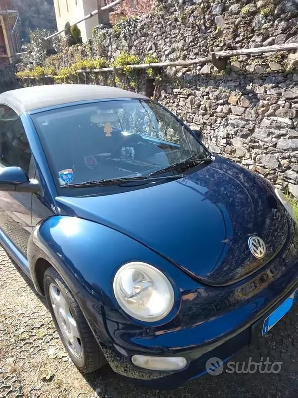 Usata VW New Beetle 105 CV (77 kW) 2005 Blu Utilitaria