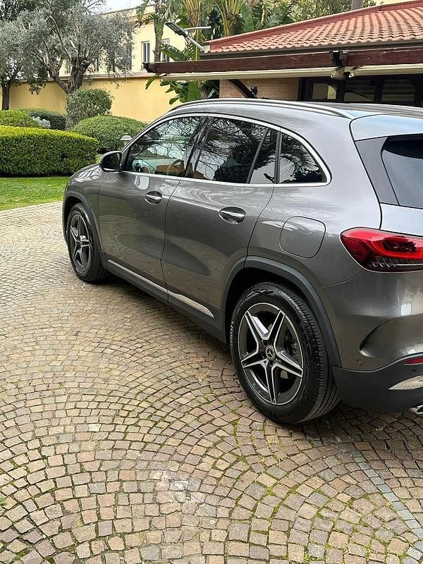 Usata Mercedes GLA200 Premium 150 CV (110 kW) 2021 Grigio SUV
