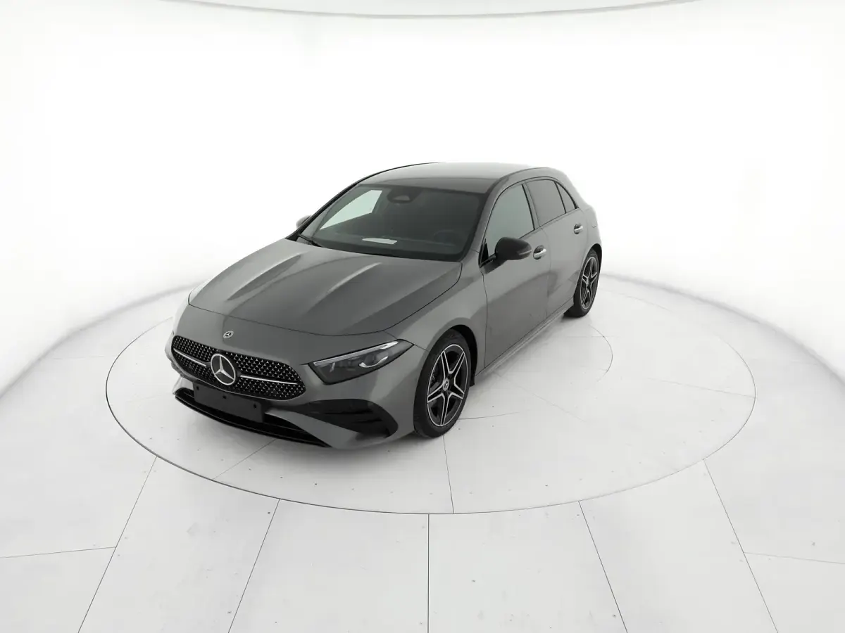 Nuova Mercedes A180 AMG line 116 CV (85 kW) 2026 Grigio montagna Berlina