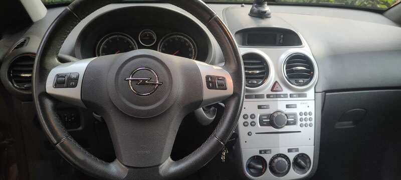 Usata 2013 Opel Corsa Tre volumi | 2500 € (Super prezzo) - Immagine 1/4