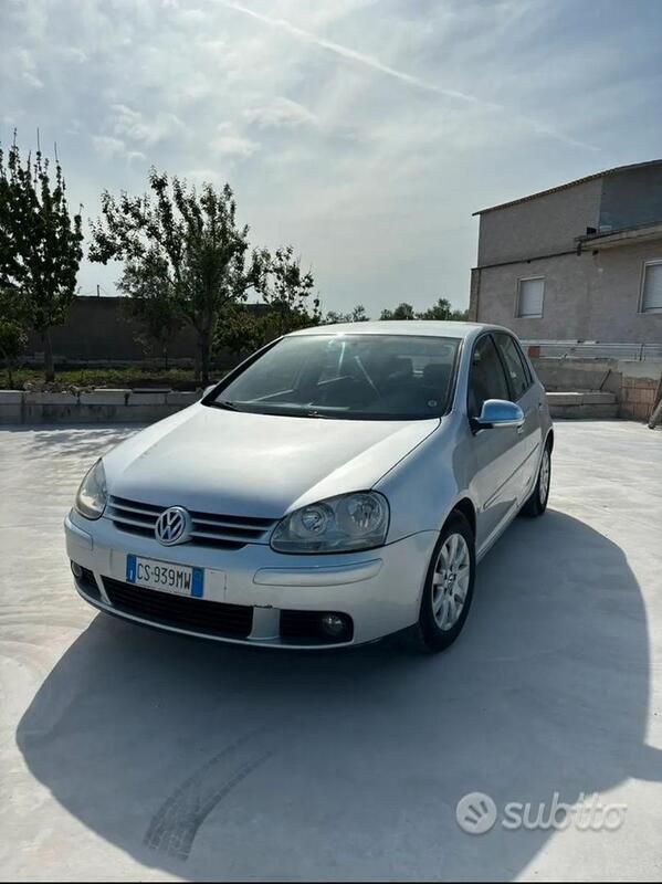 Usata VW Golf IV 105 CV (77 kW) 2005 Grigio Utilitaria