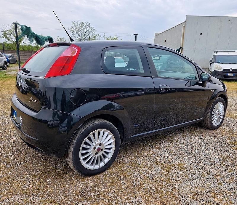 Occasion Fiat Grande Punto 77 ch (56 kW) 2008 Noir Citadine