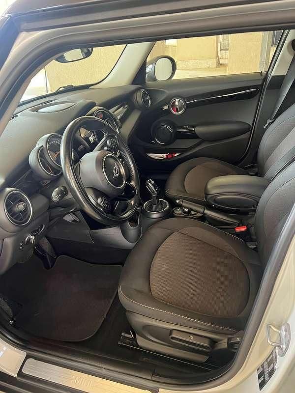 Begagnad Mini Cooper D Hype 116 HK (85 kW) 2019 Silver Halvkombi