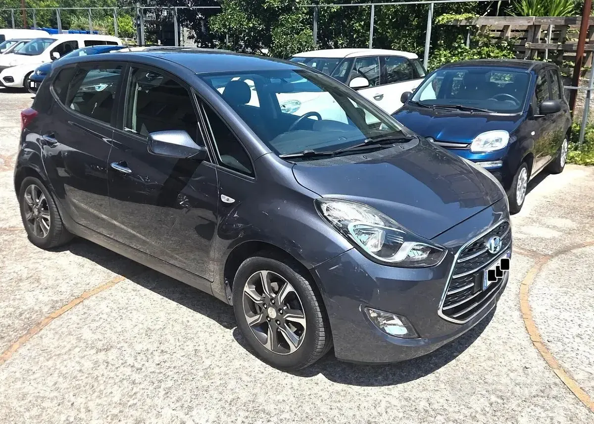 Usata Hyundai ix20 Comfort 88 CV (64 kW) 2017 Grigio Utilitaria
