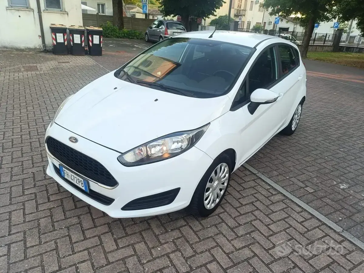 Usata Ford Fiesta Business Edition 75 CV (55 kW) 2016 Bianco Utilitaria