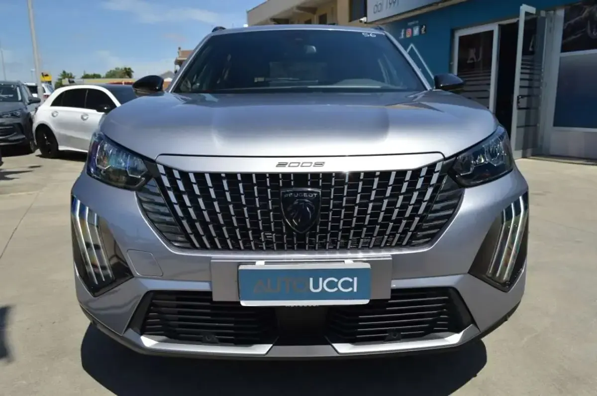 Usata Peugeot 2008 Allure 101 CV (74 kW) 2025 Grigio artense SUV