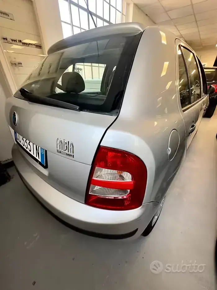 Usata Skoda Fabia Elegance 68 CV (50 kW) 2003 Grigio Berlina