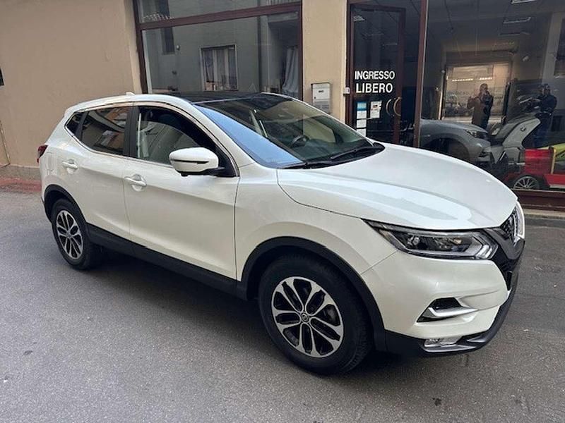 Bianco Usata 2018 Nissan Qashqai N-Connecta SUV | 18.000 € (Buon prezzo) - Immagine 1/4