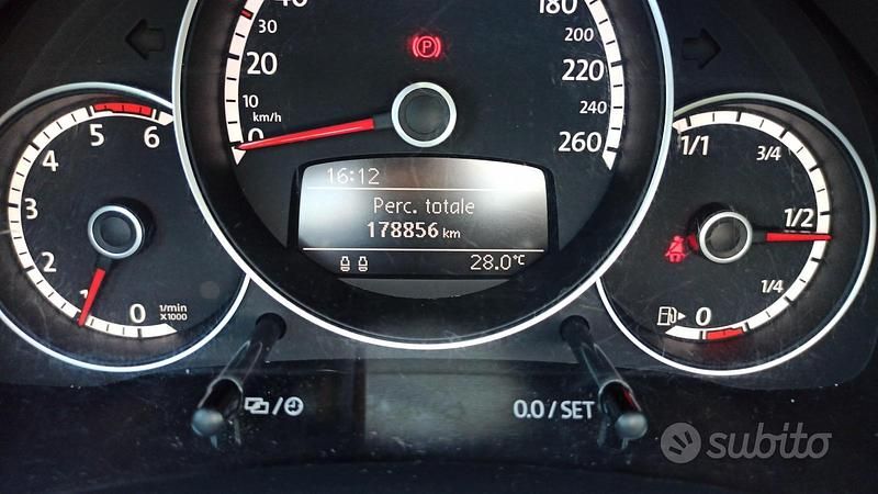Usata VW Beetle Cabriolet 140 CV (102 kW) 2016 Bianco Cabrio